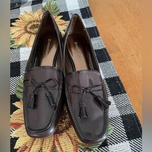 Excellenct condition  perfect brown loafers with bows perfect for fall